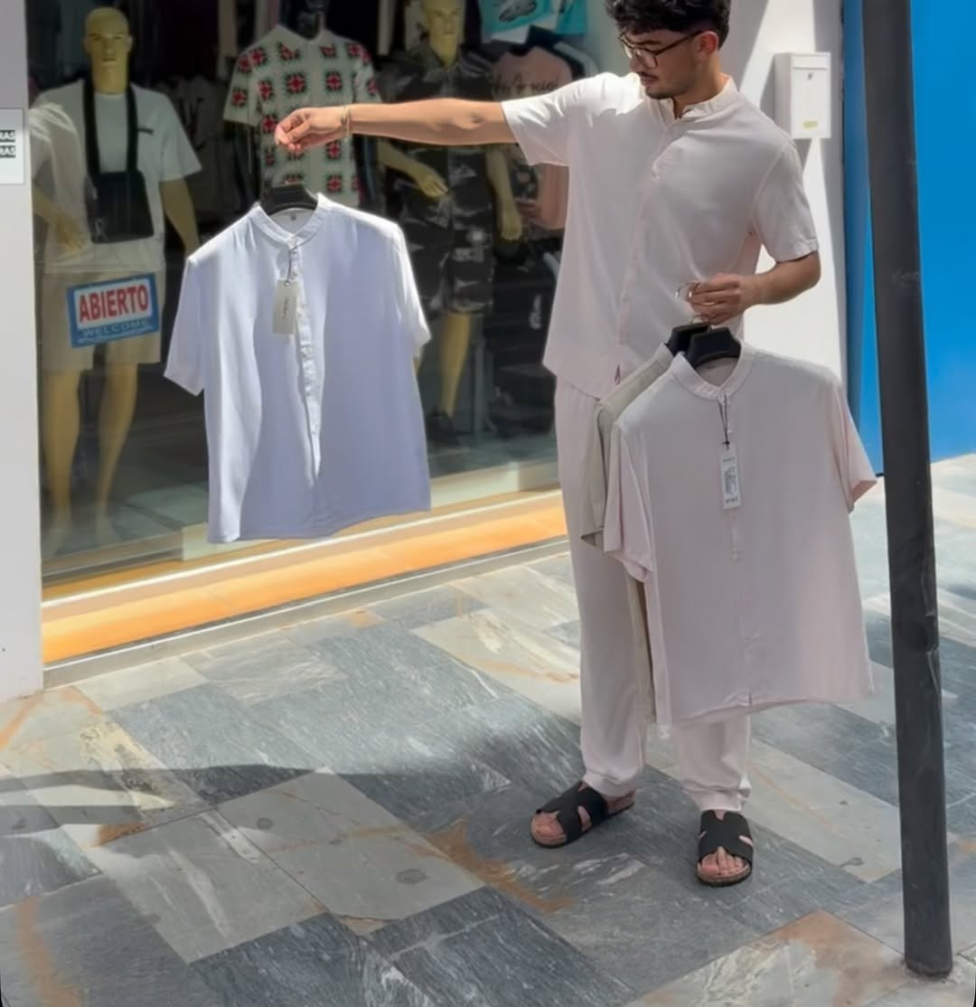 Camisas de hombre en el escaparate de Moda Lorca